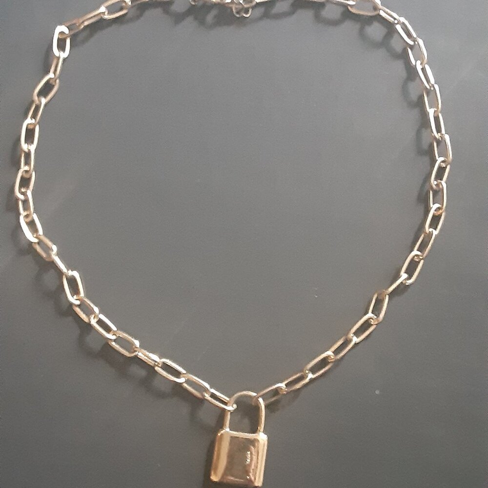 Assorted gold jewelry